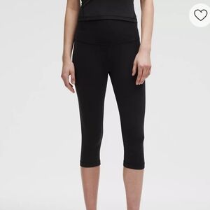 Lululemon Black Crop Athletic Yoga Pants - Size 4